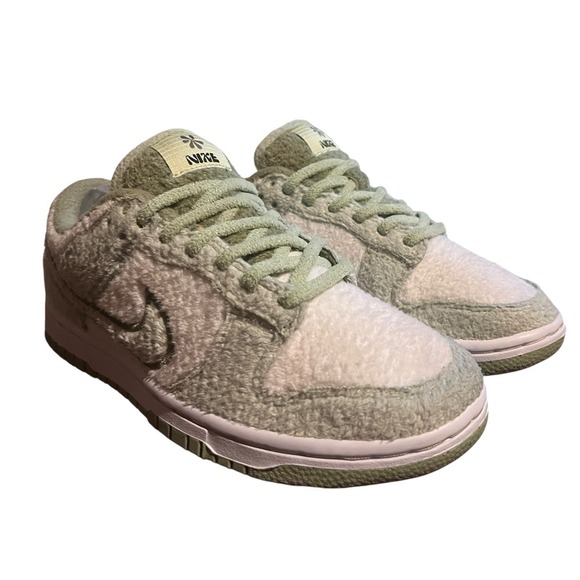 NIKE DUNK LOW SE FLEECE PACK HONEYDEW Women's DQ7579-300 Sz 6.5 - Picture 1 of 16